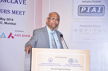 Mr. Montek Singh Ahluwalia – Deputy Chairman, Planning Commission of India delivering the keynote speech on India's Growth - Opportunities and Challenges. Others (L to R) Mr. Chandrakant Salunkhe – Founder & President, Small & Medium Business Development Chamber of India and Maharashtra Industry Development Association (MIDA), Dr. Raghunath Mashelkar – President, Global Research Alliance and Dr. Anil Kakodkar – Former Chairman, Atomic Energy Commission of India.
