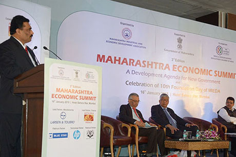 Shri Chandrakant Salunkhe – Founder and President, MIDA and SME Chamber of India addressing the delegates