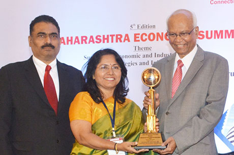 Dr. Raghunath Mashelkar, President of Global Research Alliance & Former Director General of Council of Scientific & Industrial Research (CSIR) presenting PRIDE OF MAHARASHTRA AWARD 2018 for BEST INSTITUTE OF THE YEAR (Education) to Symbiosis Institute of Operations Management, Nashik, Award received by Prof. Dr. Vandana Sonwaney Director, Symbiosis Institute of Operations Management. Shri. Chandrakant Salunkhe, Founder & President, Maharashtra Industry Development Association and SME Chamber of India were present