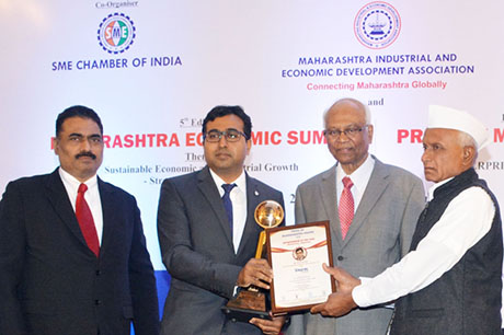 Dr. Raghunath Mashelkar, President of Global Research Alliance & Former Director General of Council of Scientific & Industrial Research (CSIR) presenting PRIDE OF MAHARASHTRA AWARD 2018 for ENTREPRENEUR OF THE YEAR (Manufacturing - Engineering) to Mr. Bharat Gite, Chairman & Managing Director, Taural India Pvt. Ltd., Pune. Shri. Chandrakant Salunkhe, Founder & President, Maharashtra Industry Development Association and SME Chamber of India were present
