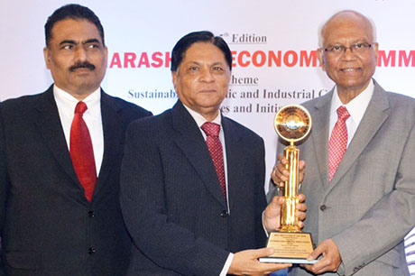 Dr. Raghunath Mashelkar, President of Global Research Alliance & Former Director General of Council of Scientific & Industrial Research (CSIR) presenting PRIDE OF MAHARASHTRA AWARD 2018 for for BEST INSTITUTION OF THE YEAR (Financial Services) to Sustainable Agro-Commercial Finance Ltd. (SAFL), Mumbai. Award received by Mr. Arvind Sonmale, MD & CEO, Sustainable Agro-Commercial Finance Ltd. (SAFL). Shri. Chandrakant Salunkhe, Founder & President, Maharashtra Industry Development Association and SME Chamber of India were present